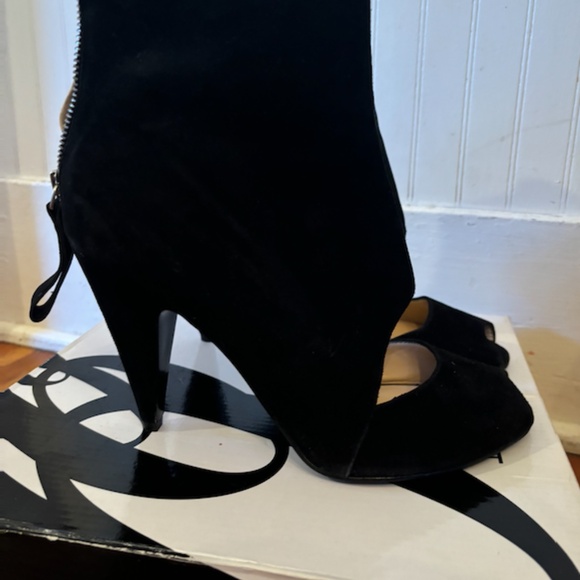 NineWest Black Suede Anklet heels - size 10M - Picture 4 of 7